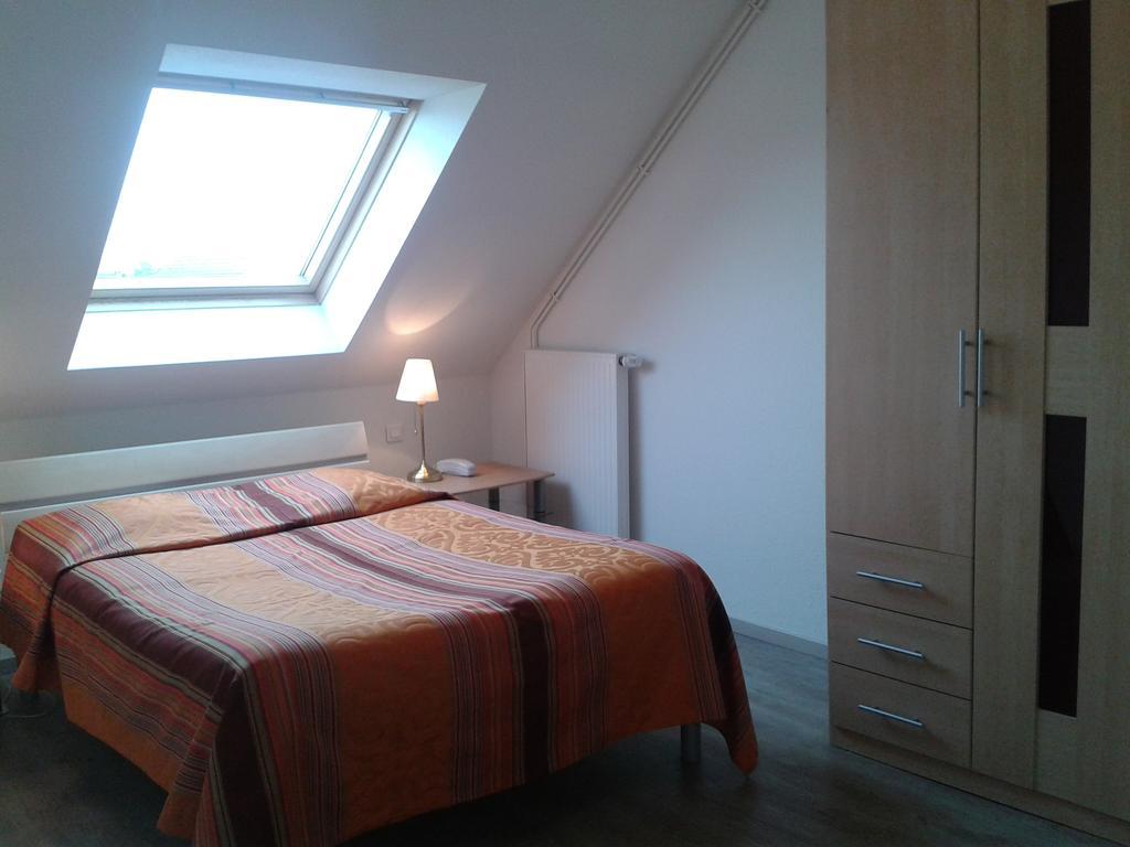 Hotel Des Bois Seltz Ruang foto