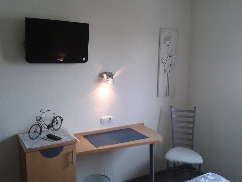 Hotel Des Bois Seltz Ruang foto
